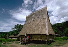 バナ族の男性集会所