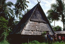 スラウェシ島バダ族の集会所